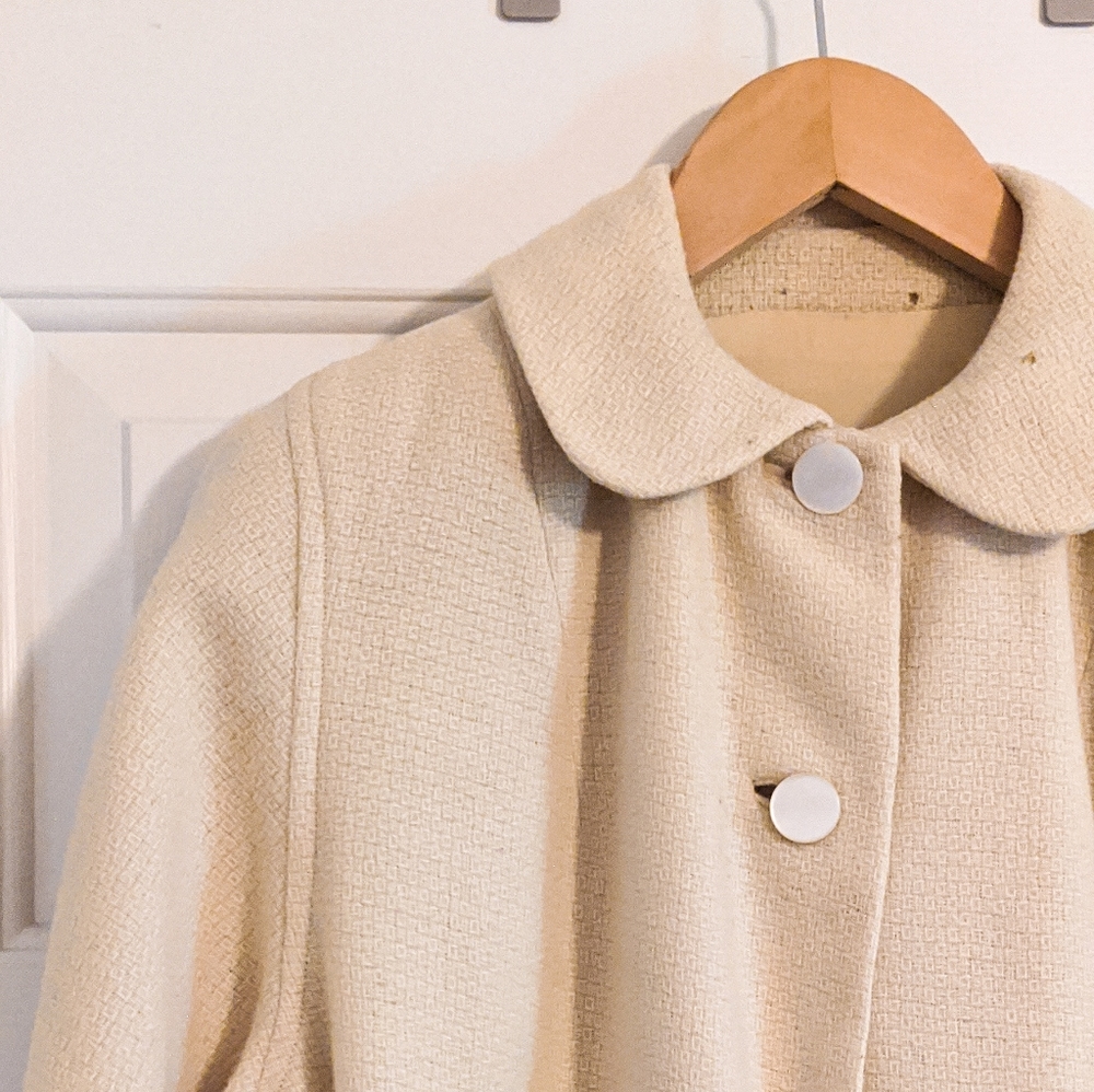 1960s Vintage Yellow Capelet